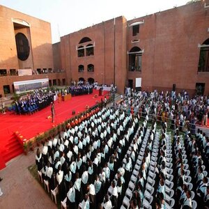 IIM-Ahmedabad Awards 584 Students with Degrees
