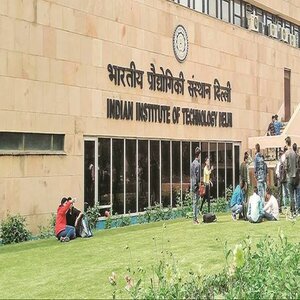 Technology Innovations Hubs of IIT-Delhi and IIIT-Delhi join hands to set-up medical Cobotics centre