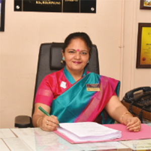 Dr. Parul Kumar,Principal